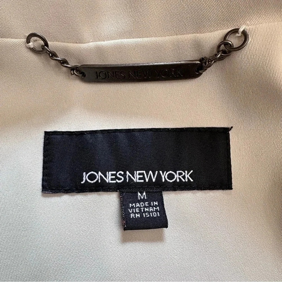Jones New York M cream round collar hip length‎ rain coat - Picture 7 of 7